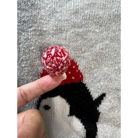 NEW Shrinking Violet Embroidered Christmas Penguin‎ Sweatshirt Medium - Picture 6 of 6